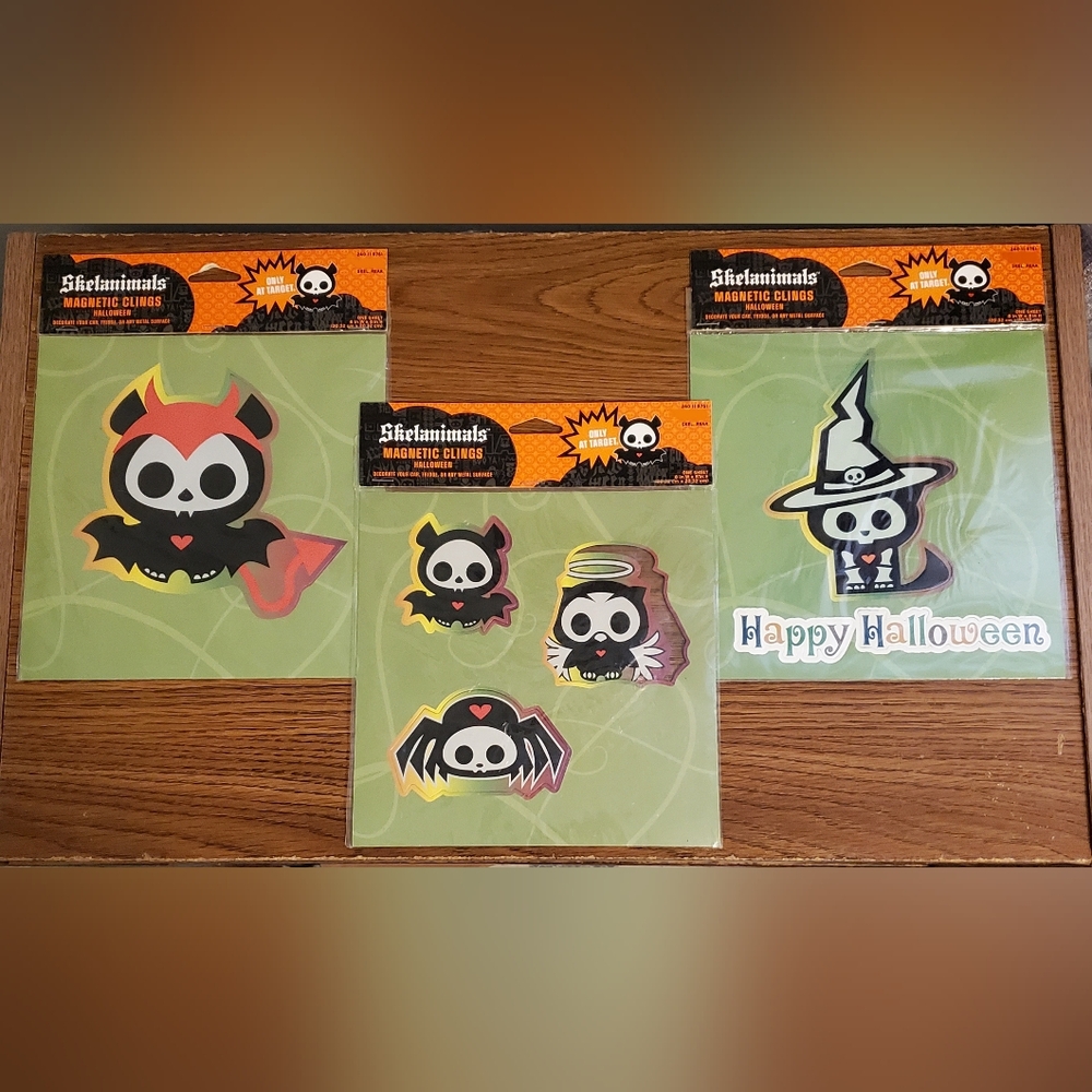 2009, three Skelanimals magnetic clings. New in package